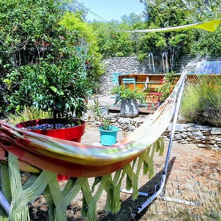Bed and Breakfast Nimes En Garrigues Esterno foto