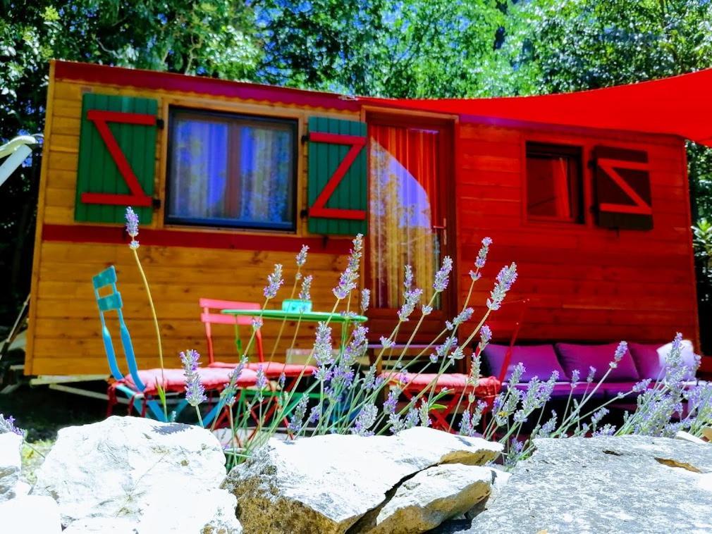 Bed and Breakfast Nimes En Garrigues Esterno foto