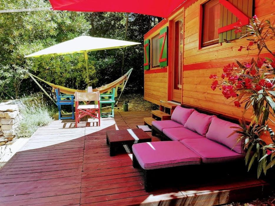 Bed and Breakfast Nimes En Garrigues Esterno foto