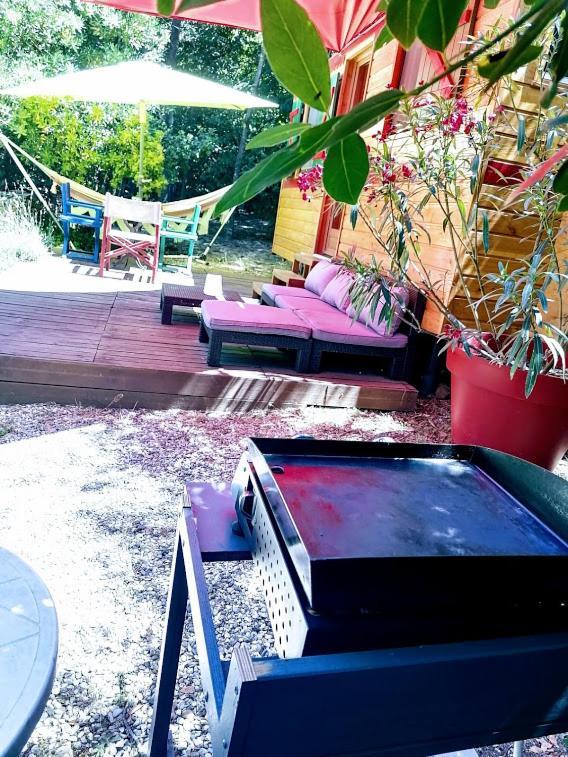 Bed and Breakfast Nimes En Garrigues Esterno foto